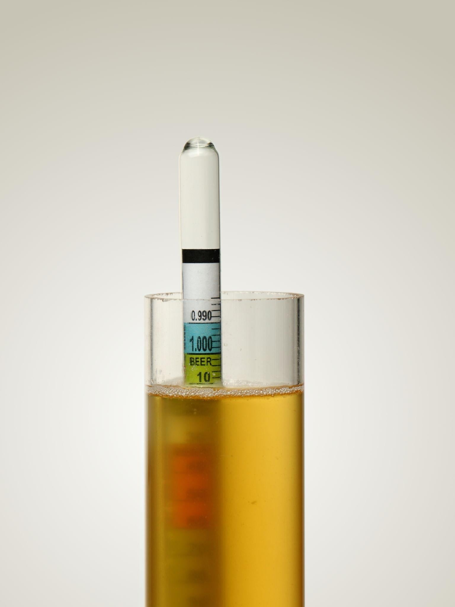 How to Measure Alcohol With a Hydrometer